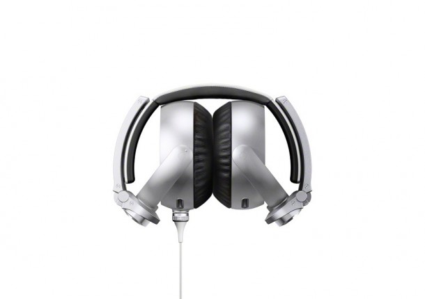 MDR-XB910_Folding1