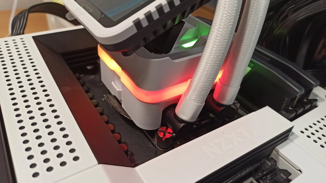 zalman-alpha2-ds-a24-lcd-s-folyadekhutes-ami-felveszi-a-versenyt-a-nagyokkal