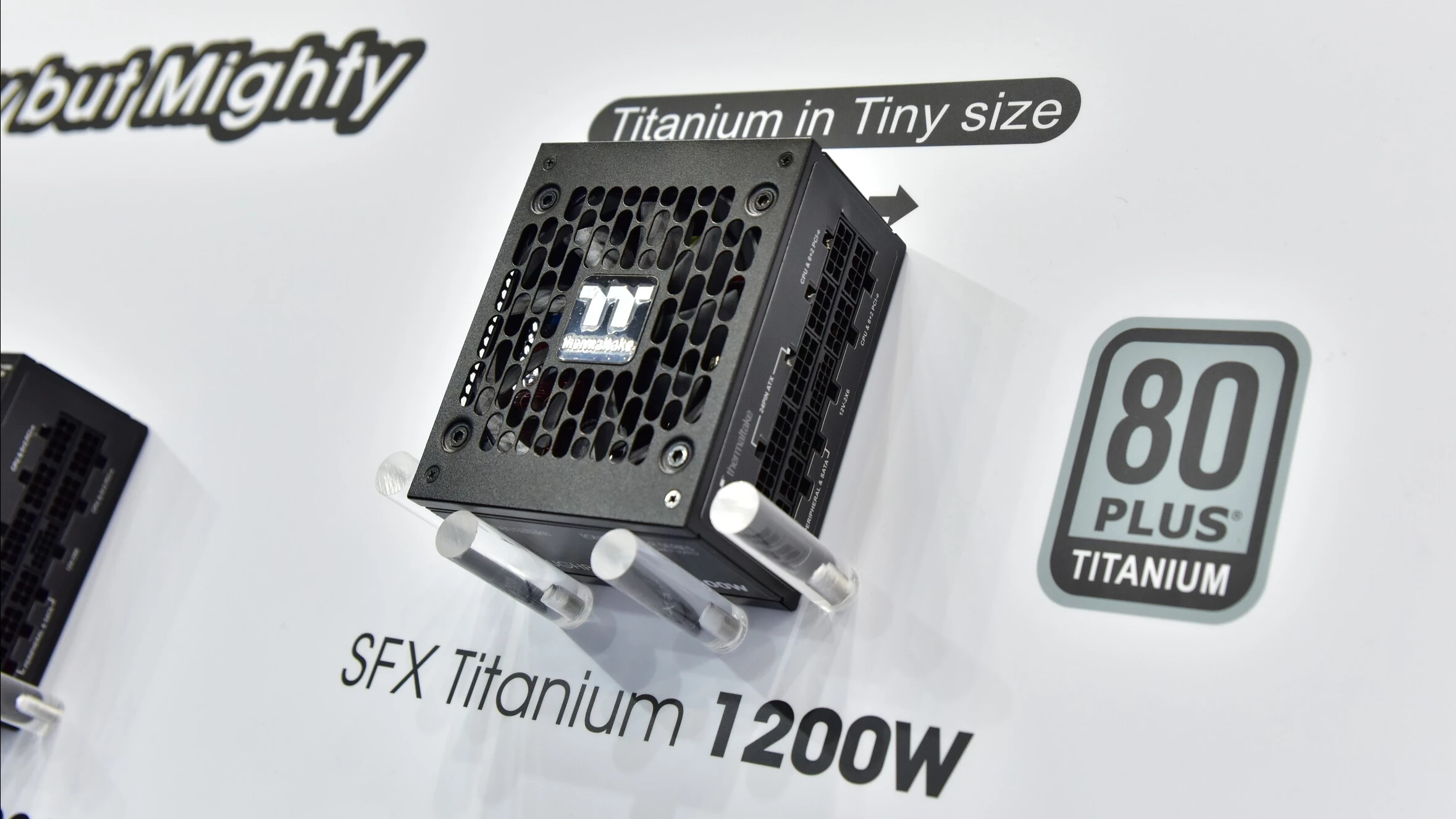 a-thermaltake-bemutatja-a-toughpower-tf3-titanium-sorozatot-es-a-toughpower-sfx-titanium-tapegyseget