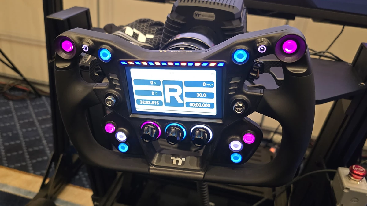 a-hatarok-feszegetese-a-thermaltake-a-2026-os-ces-en-mutatta-be-kibovitett-sim-racing-koncepcioit
